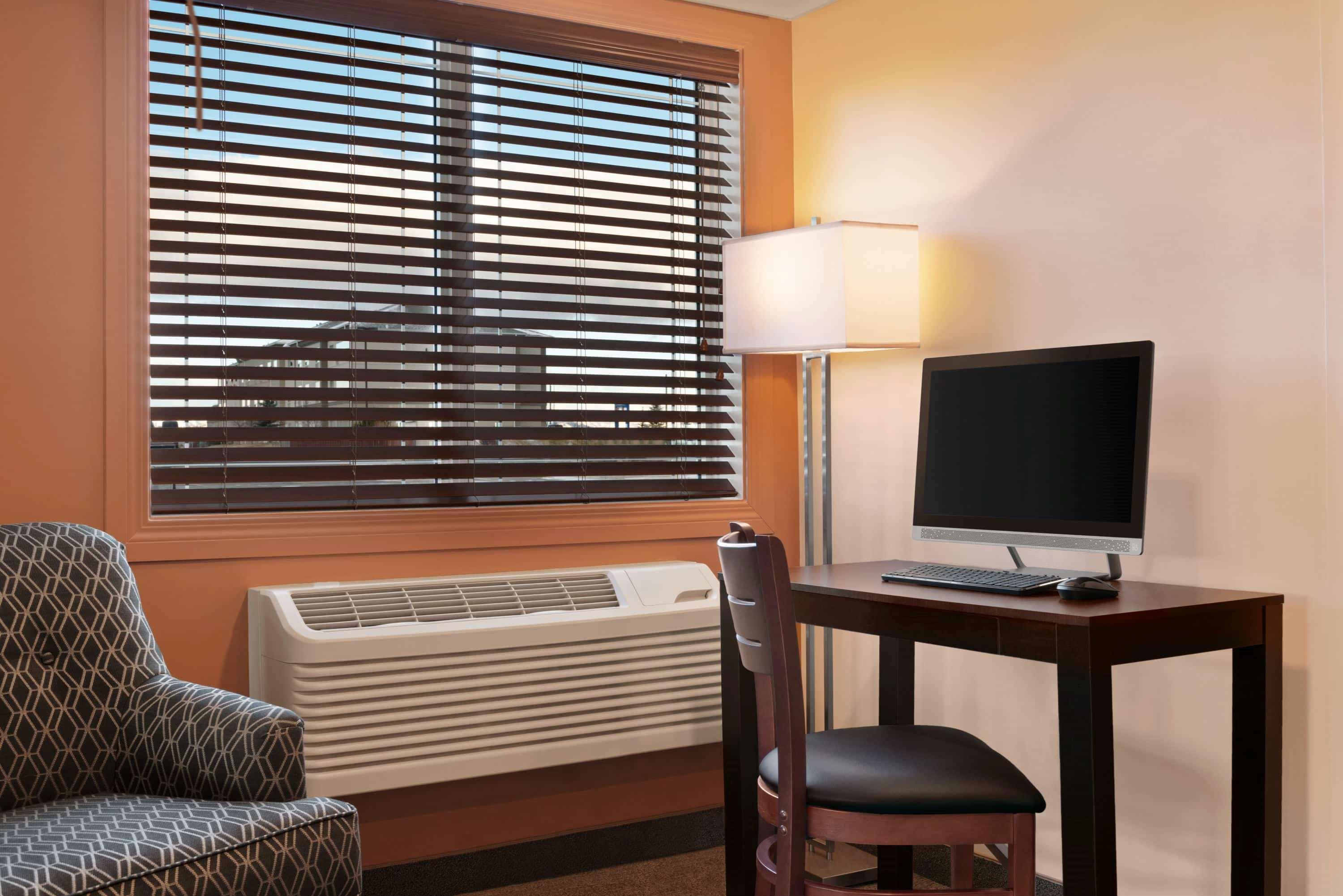 Travelodge By Wyndham Pincher Creek Exterior foto